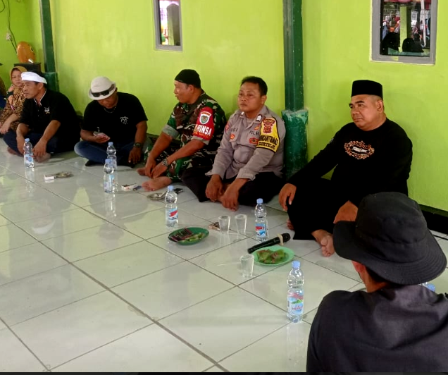 Polri, TNI, dan Pemdes Kawal Tradisi Unjungan Buyut Pegaden di Pekandangan Jaya